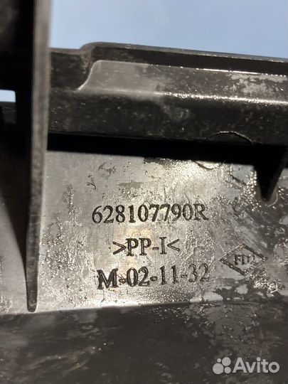 Дефлектор радиатора Renault Sandero Stepway 5S