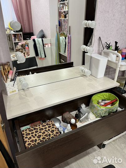 Туалетный столик с гримёрным зеркалом