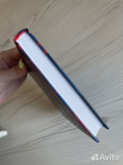 Книга Ясмин Шрайбер «Марианская впадина»