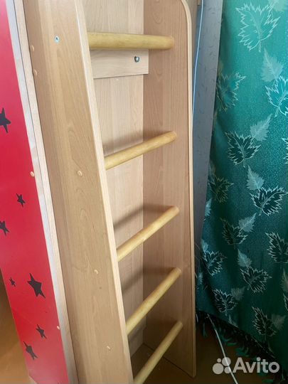 Кровать-чердак со столом и шкафом