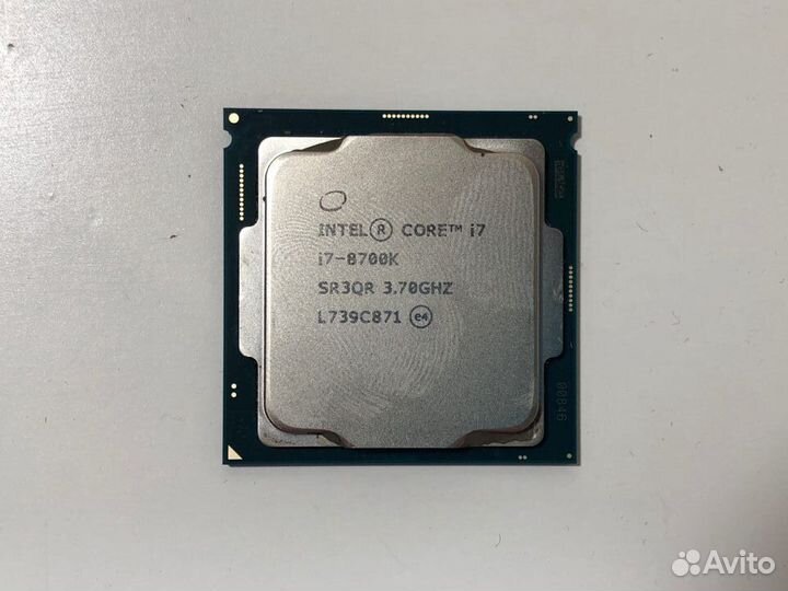 Процессор Intel Core i7-8700K: 6 ядер, 12 потоков
