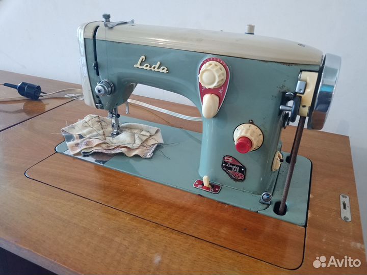 Швейная машина LADA 238 бу