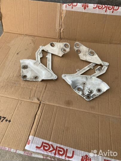 Петля капота Volkswagen Touareg 7L левая, правая