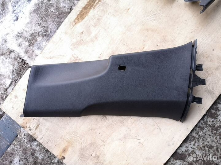 Обшивка стойки левая на VW Passat B7 11-15