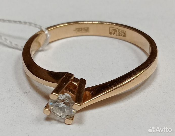 Кольцо с природным камнем Золото