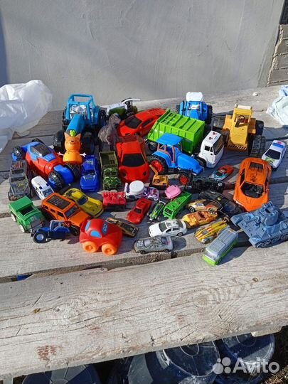 Игрушечные машинки