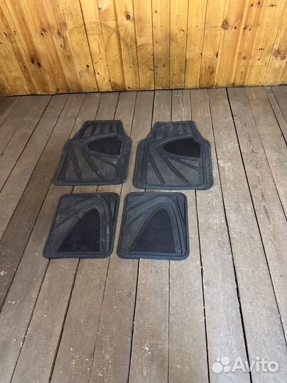 Комплект автомобильных ковриков