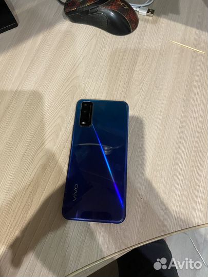 Телефон Vivo y20