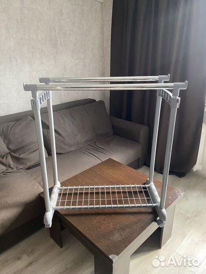 Вешалка напольная на колесах