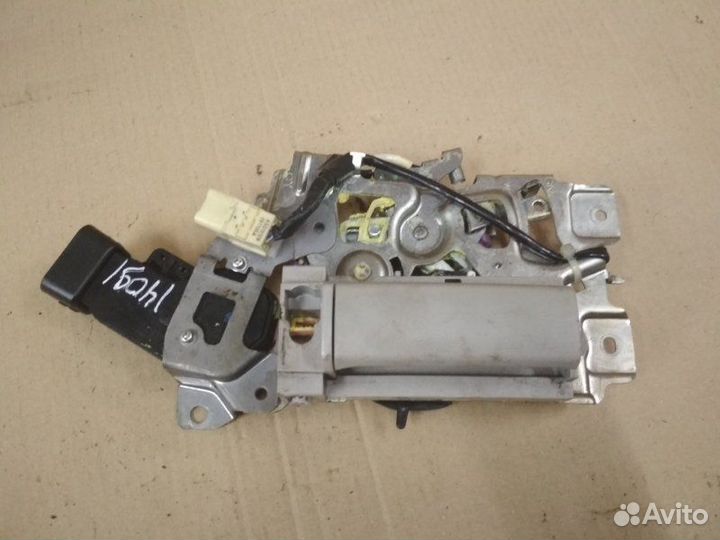 Ручка внутренняя задняя левая Toyota Sienna III