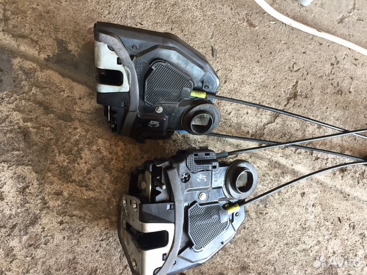 Toyota Venza замок двери