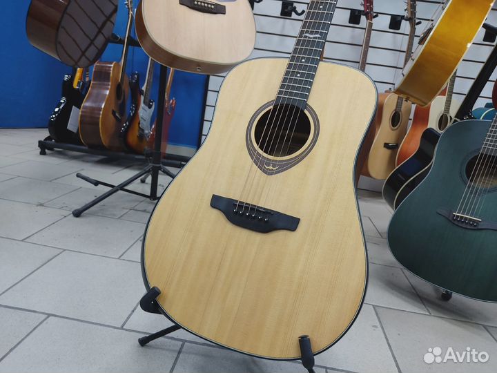 Акустическая гитара Flight массив