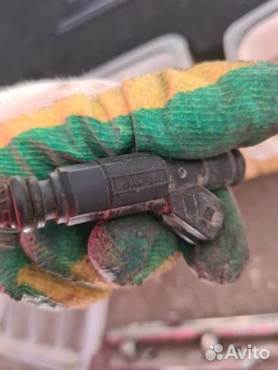 Форсунка топливная Ford Focus 1 1.8 2001