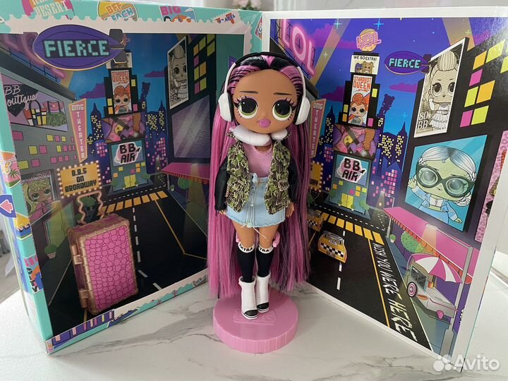 Кукла L.O.L. Surprise OMG Travel Doll City Babe