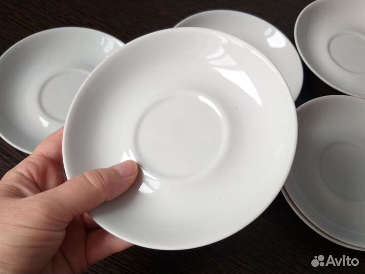 Набор тарелок новый 14 см