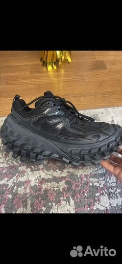 Balenciaga defender