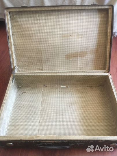 Чемодан старинный