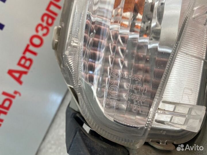 Повторитель поворота в бампер правый Toyota Prius