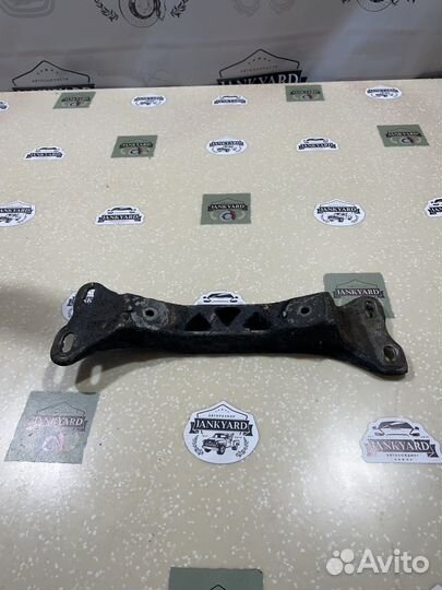 Траверса кпп BMW E34