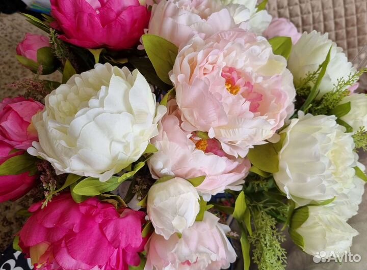 Декоративный букет пионов