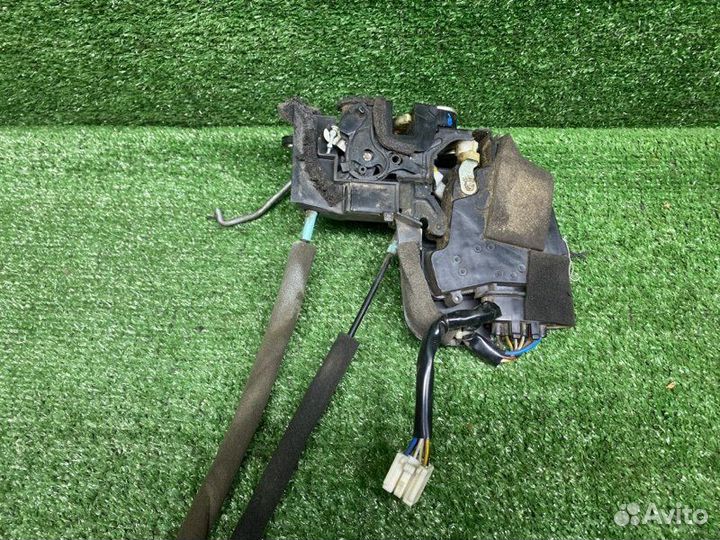 Замок двери задний левый Mazda Сх7