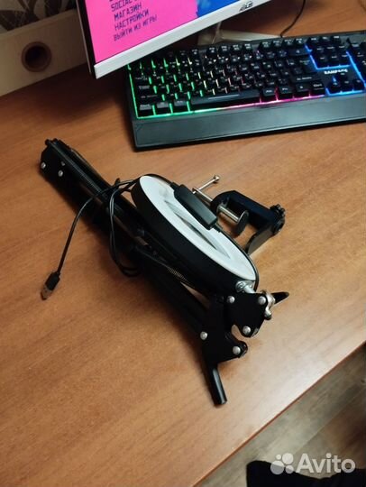 Лампа лупа на струбцине