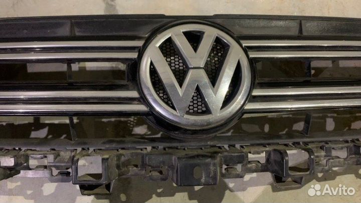 Решетка радиатора Volkswagen Tiguan