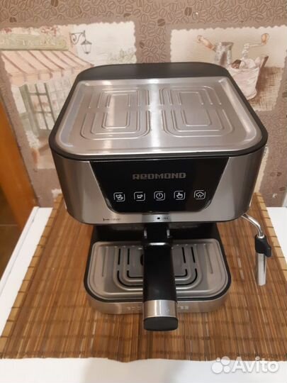 Кофеварка рожковая redmond