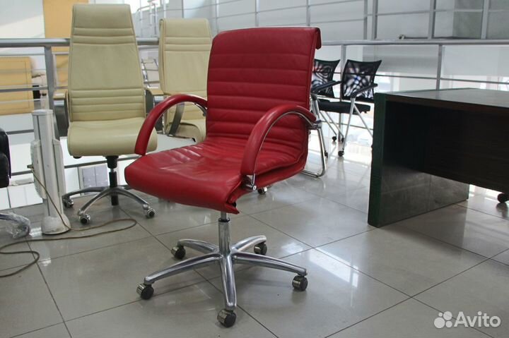 Кожаное кресло (Италия)