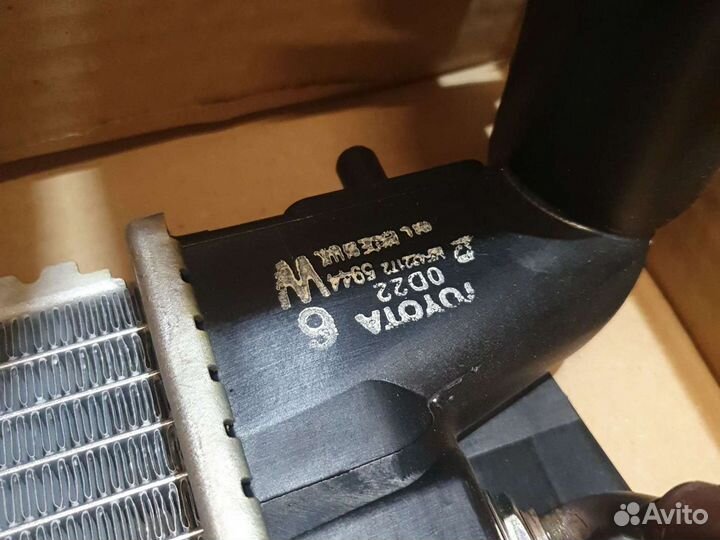 Радиатор охлаждения Toyota Avensis Corolla A/T