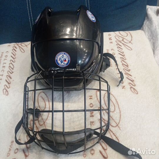 Хоккейный шлем и маска