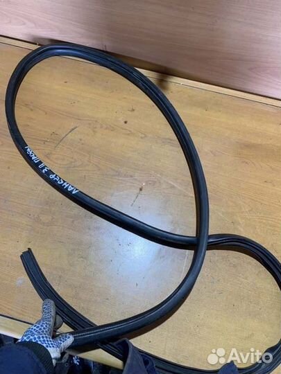 Уплотнительная резинка боковой двери задняя правая