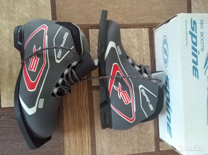 Лыжные ботинки