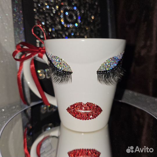 Кружка со стразами ручной работы