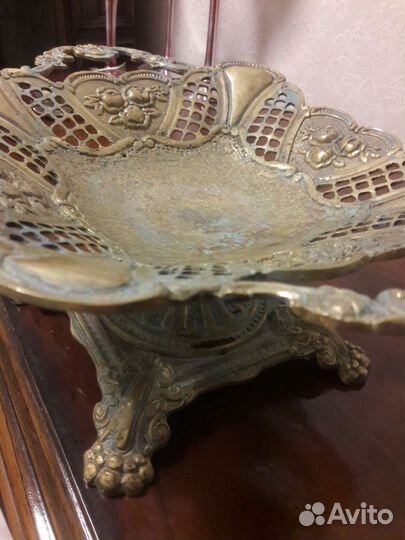 Бронзовая старинная ваза