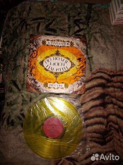 Цветные виниловые пластинки разные