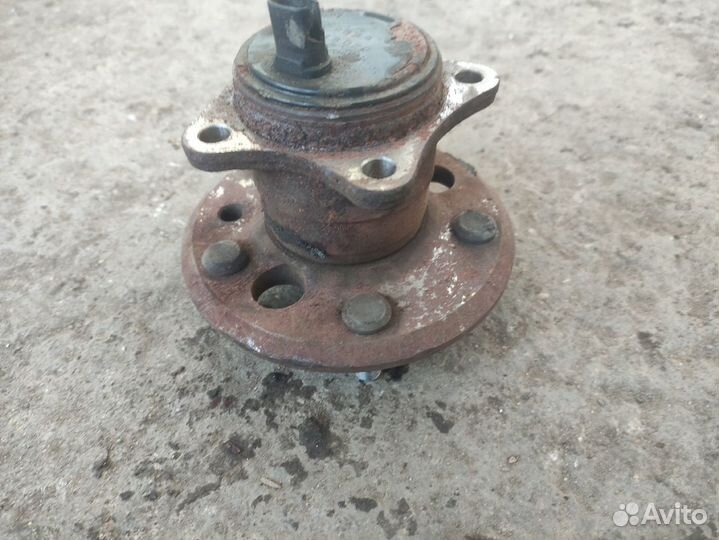 Ступица задняя Toyota Camry 40