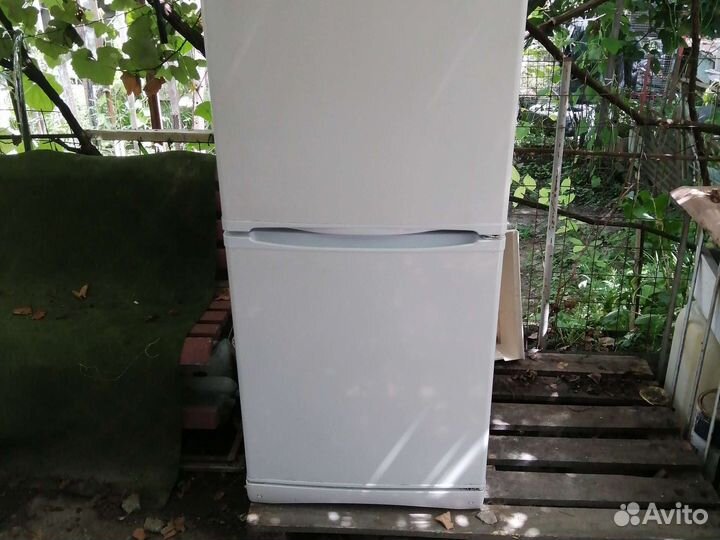 Холодильник indesit