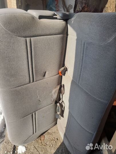 Заднее сиденье с минивена