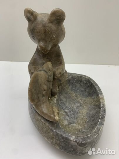 Пепельница из камня Мишка с рыбой