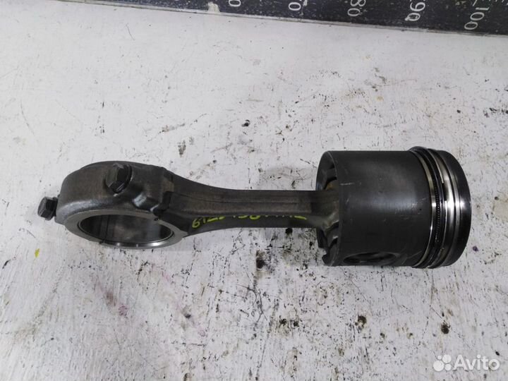 Поршень с шатуном Вольво