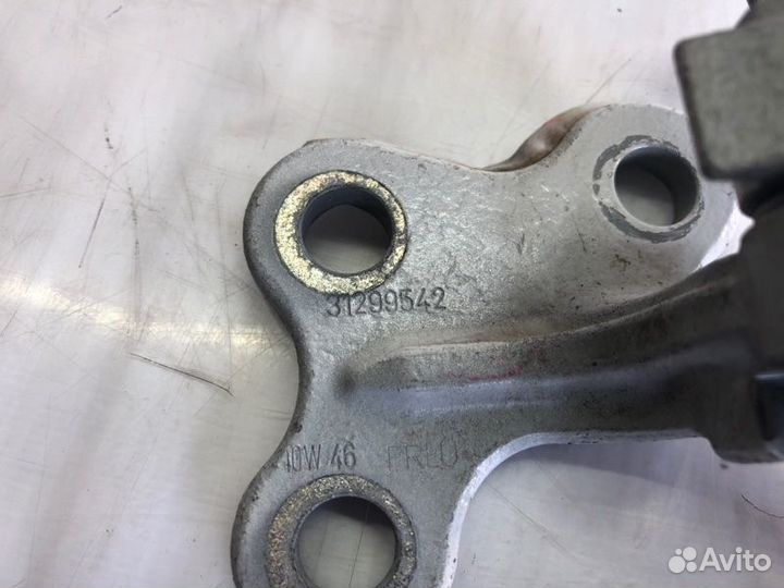 Петли двери передние левые Volvo S60 B5254T5 2011