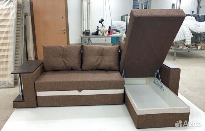 Диван угловой со столиком