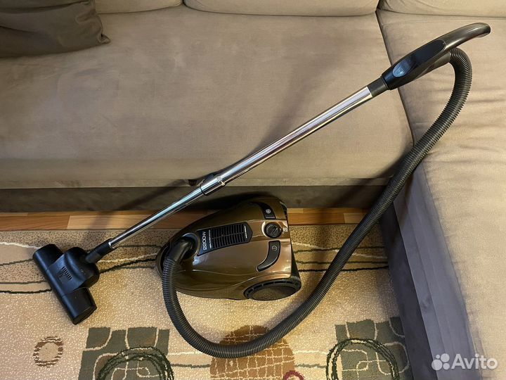 Мощный пылесос Bork V500 2200W рабочий