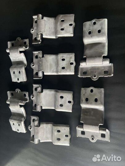 Петля задней двери нижняя Peugeot Boxer 250