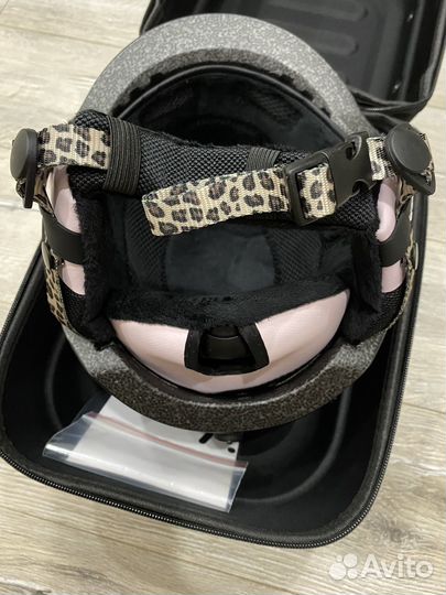 Шлем горнолыжный vector