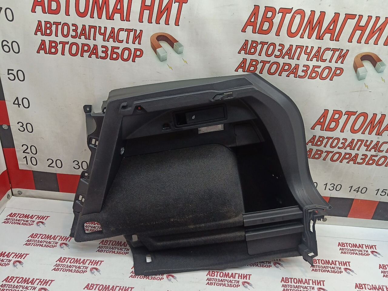 Обшивка багажника правая Volkswagen Tiguan 2