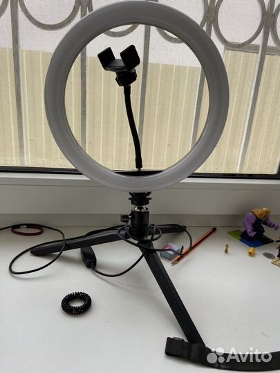 Кольцевая лампа настольная