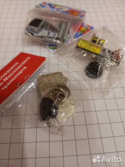 Значки вагон метро