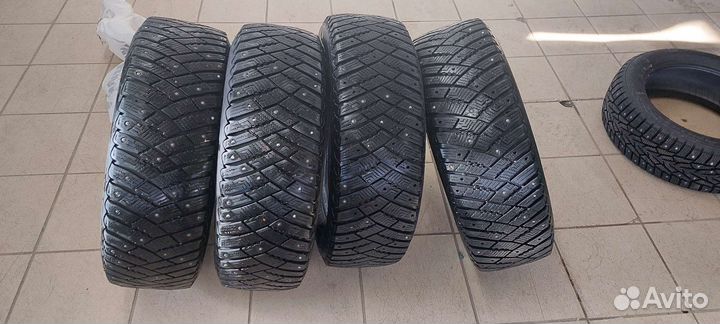 Goodyear Ultragrip Ice Arctic 215/65 R16 98T